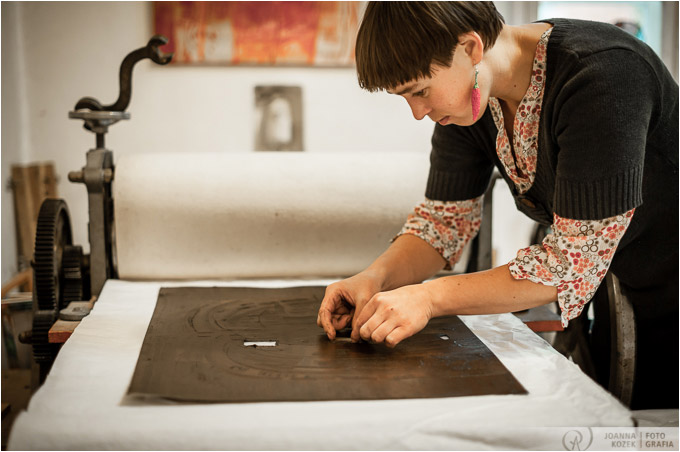 Anna Siek making prints