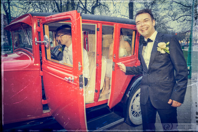 Vintage style wedding car photo session
