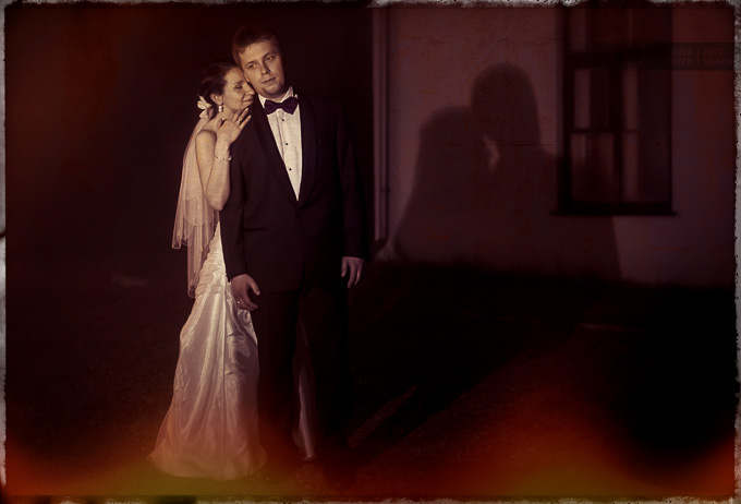 nocna sesja ślubna we mgle | night wedding session in the fogg