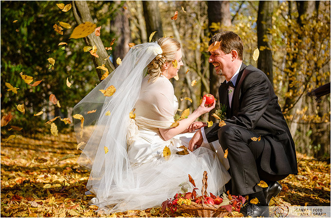 post-wedding outdoor session in the castle | Pieskowa Skała